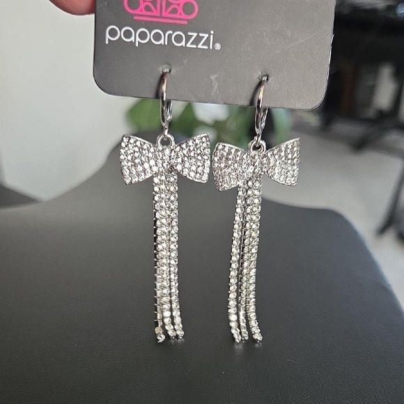 paparazzi Jewelry - Paparazzi Silver Rhinestone Bow Earrings